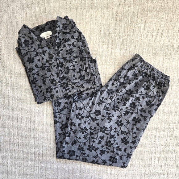 Relativity Pajama Set - Picture 2 of 11